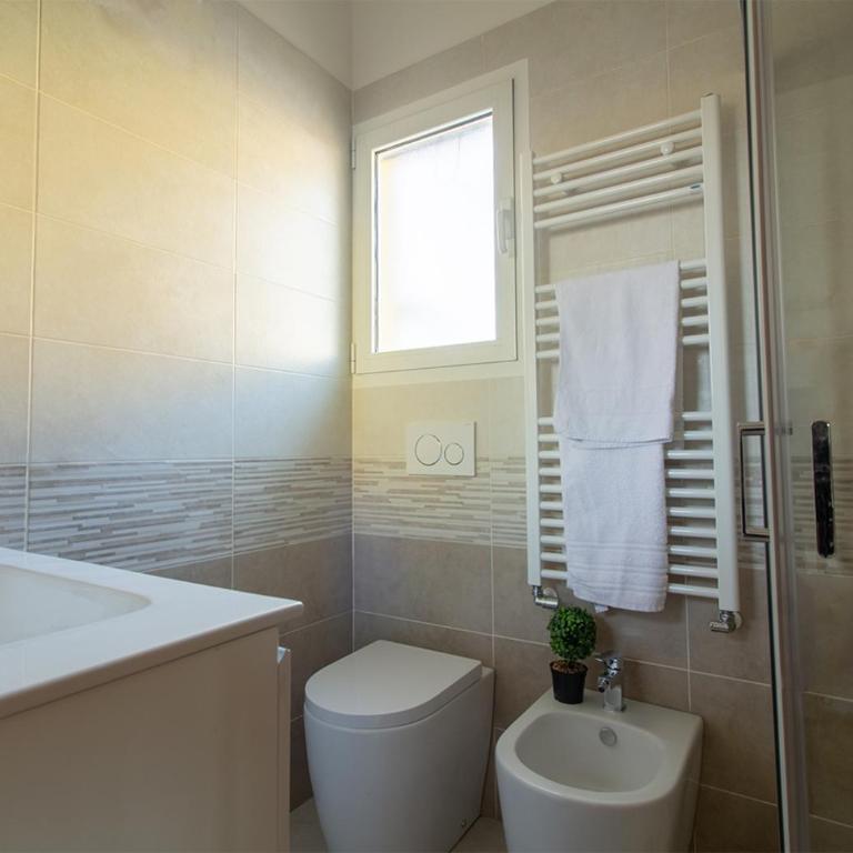 Athena Rooms - Parcheggio privato - Camera Matrimoniale con Bagno Privato - 9