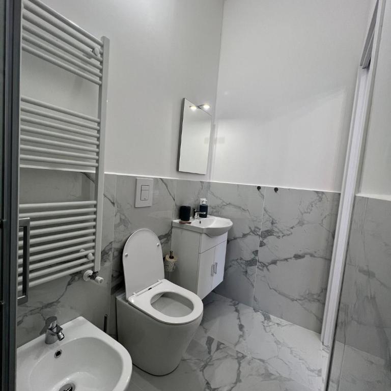 CASA RODELLA San Sisto Perugia - Camera Matrimoniale con Bagno Privato - 10