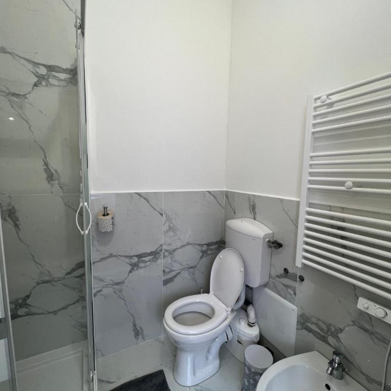 CASA RODELLA San Sisto Perugia - Camera Matrimoniale con Bagno Privato - 16