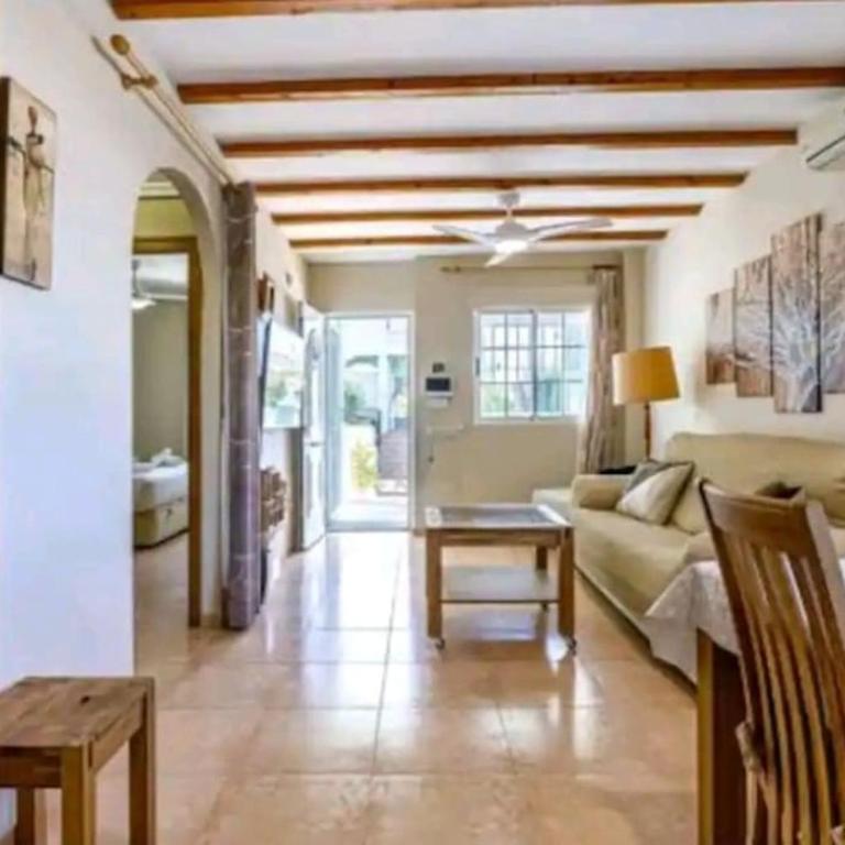Bungalow adaptado, terraza muy grande y soleada. - Two-Bedroom House - 19