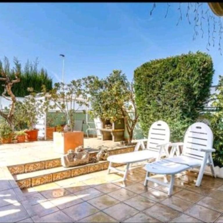 Bungalow adaptado, terraza muy grande y soleada. - Two-Bedroom House - 13