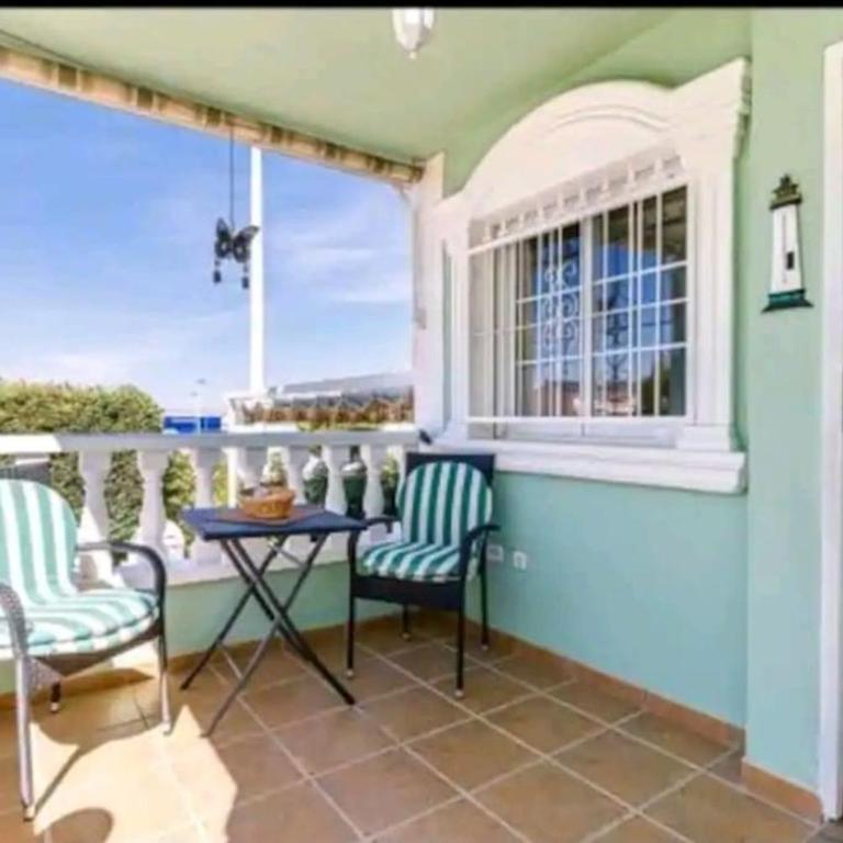 Bungalow adaptado, terraza muy grande y soleada. - Two-Bedroom House - 17