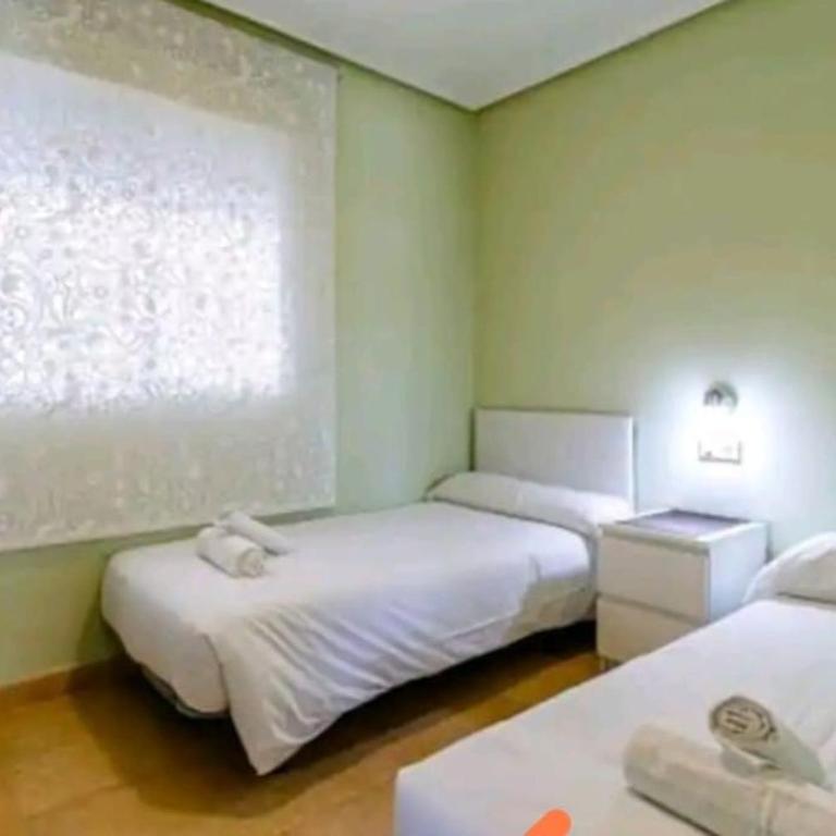Bungalow adaptado, terraza muy grande y soleada. - Two-Bedroom House - 34
