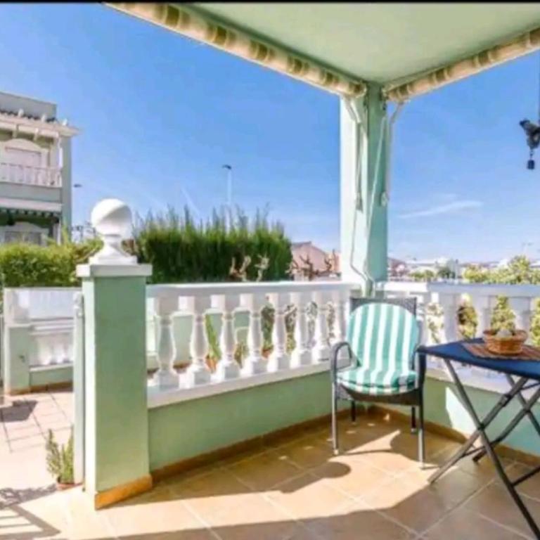 Bungalow adaptado, terraza muy grande y soleada. - Two-Bedroom House - 16