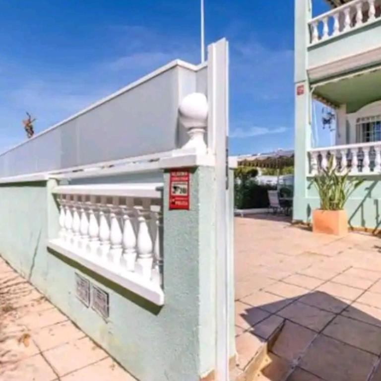 Bungalow adaptado, terraza muy grande y soleada. - Two-Bedroom House - 18