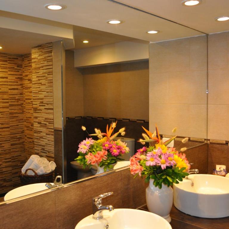 Hotel Golf Internacional - Superior Quadruple Suite with Sea View - 3