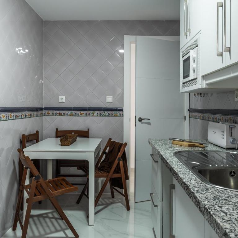 tuGuest Alhamar Apartment - Three-Bedroom Apartment - 35