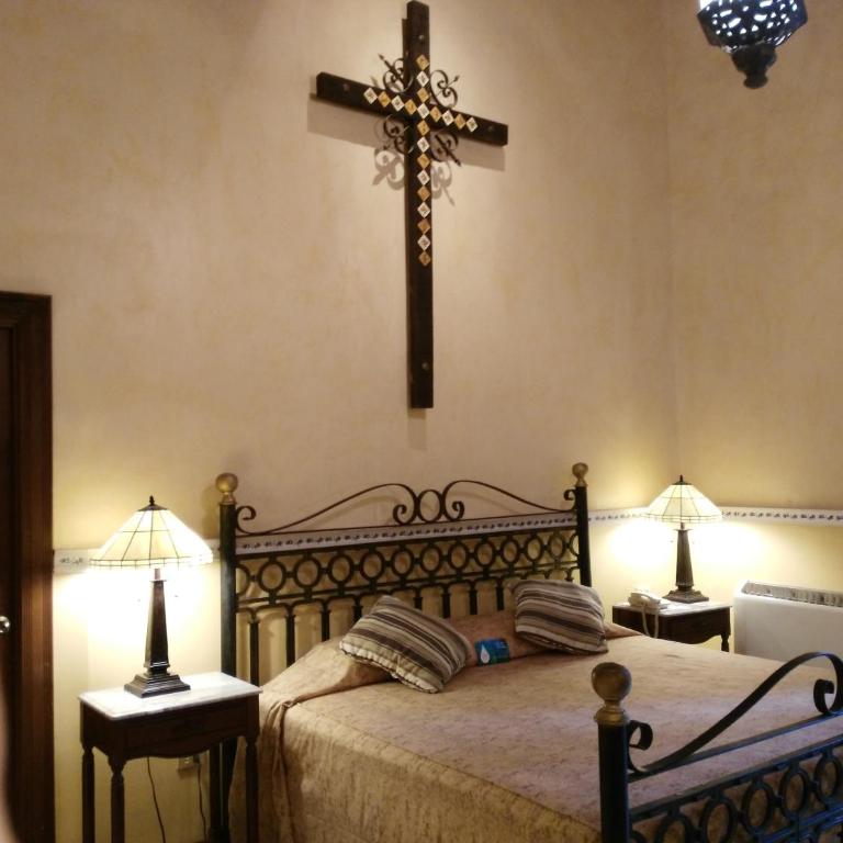 Hotel Boutique La Mision De Fray Diego - Deluxe Suite 1 double bed & garden view - 2