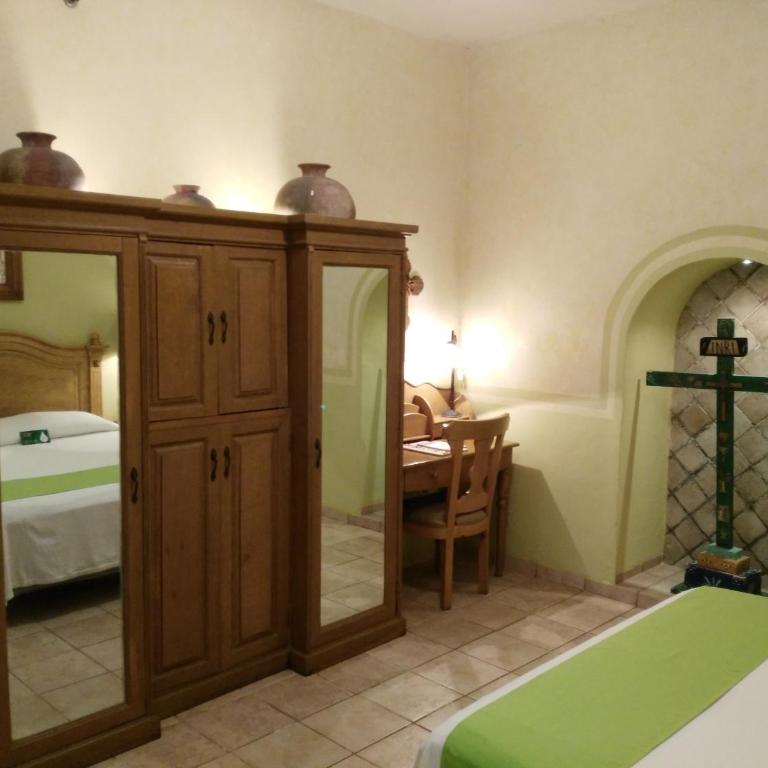 Hotel Boutique La Mision De Fray Diego - Standard Room with One Queen Bed - 2