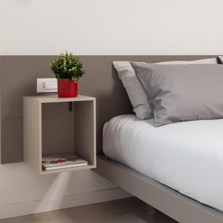 Luxury Station Suite - Standard King Room - 4