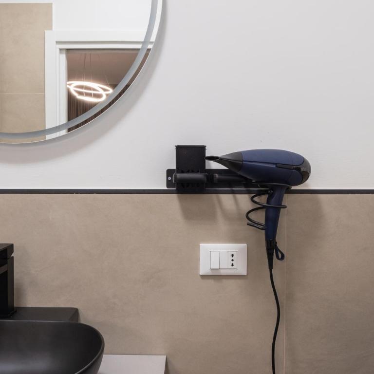 Luxury Station Suite - Standard King Room - 3