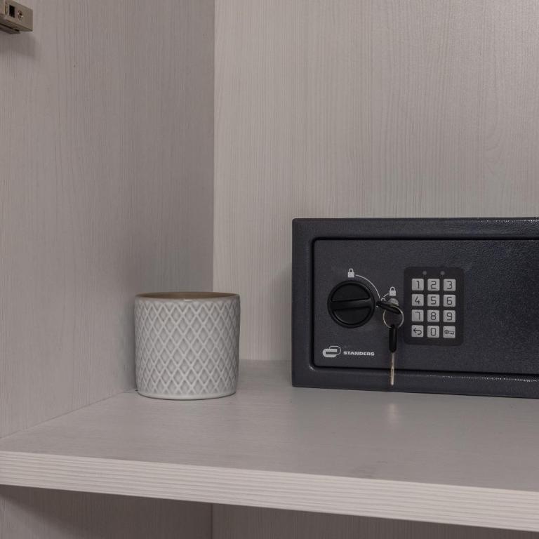 Luxury Station Suite - Standard King Room - 14