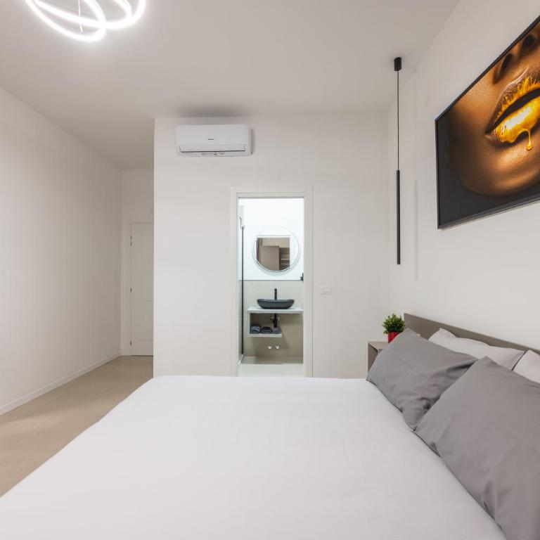 Luxury Station Suite - Standard King Room - 5