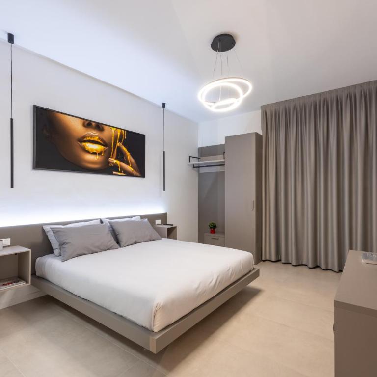 Luxury Station Suite - Standard King Room - 1