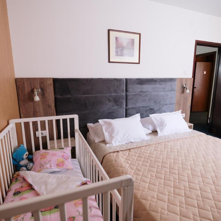 Hotel Slavija - Porodična Soba - 3