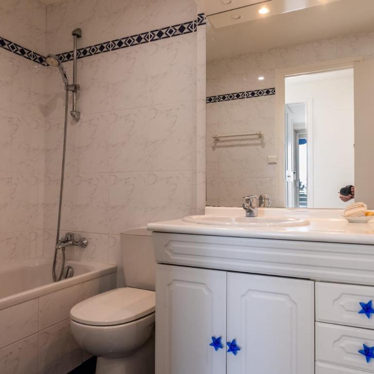 3-Br Apartment Terrace steps from Beaches - Appartement - 36