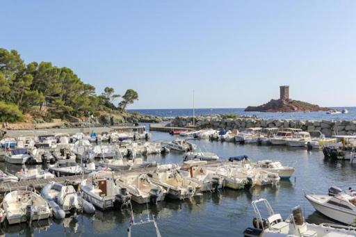 CAP ESTEREL AGAY SAINT RAPHAEL VUE COEUR DU SITE PISCINE GOLF MER Studio 4 personnes chez Magali - Appartement 1 Chambre - 37