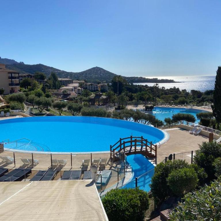 CAP ESTEREL AGAY SAINT RAPHAEL VUE COEUR DU SITE PISCINE GOLF MER Studio 4 personnes chez Magali - Appartement 1 Chambre - 31