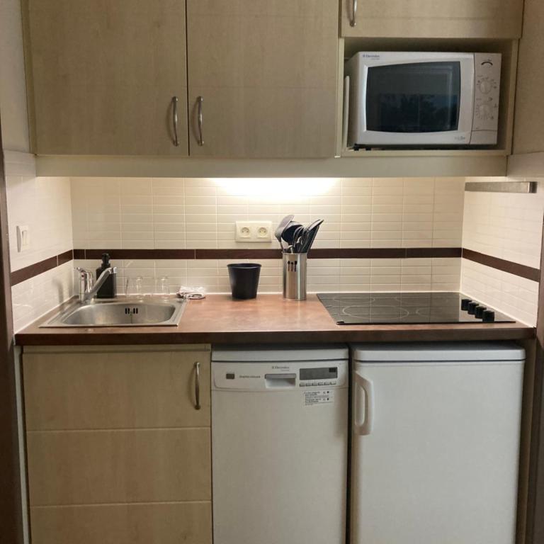 CAP ESTEREL AGAY SAINT RAPHAEL VUE COEUR DU SITE PISCINE GOLF MER Studio 4 personnes chez Magali - Appartement 1 Chambre - 10