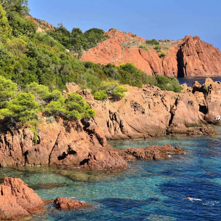 CAP ESTEREL AGAY SAINT RAPHAEL VUE COEUR DU SITE PISCINE GOLF MER Studio 4 personnes chez Magali - Appartement 1 Chambre - 35