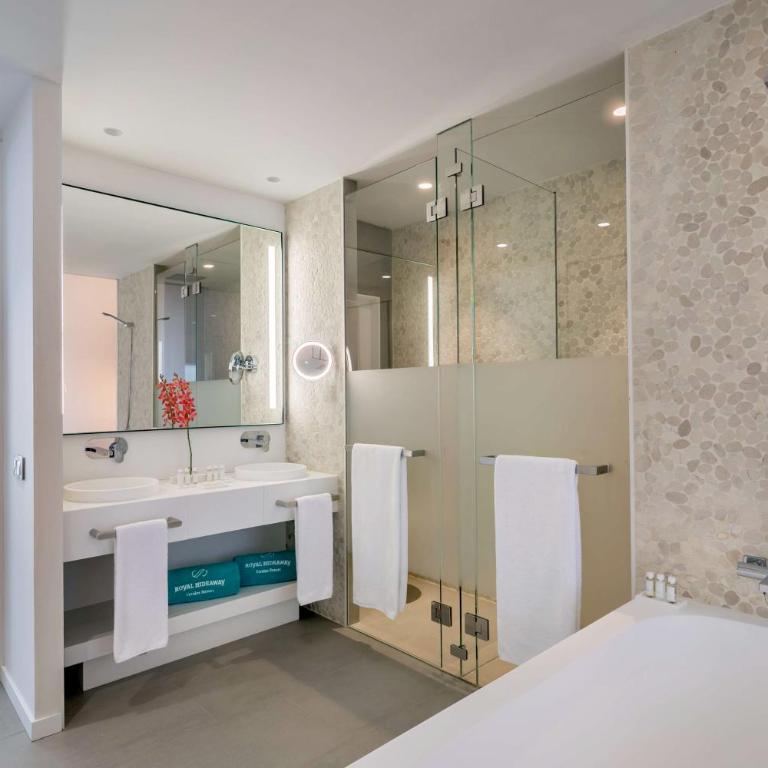Royal Hideaway Corales Suites - Suite Deluxe de 2 dormitorios con piscina privada (2 adultos + 3 niños) - 4