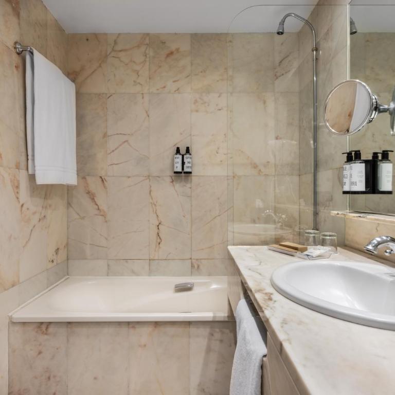 Crisol Mesón del Cid - Habitación Familiar - 4