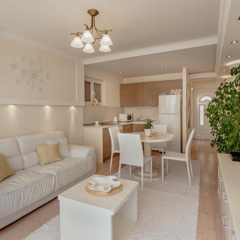 Apartments Porobic - Two-Bedroom Apartment - 16