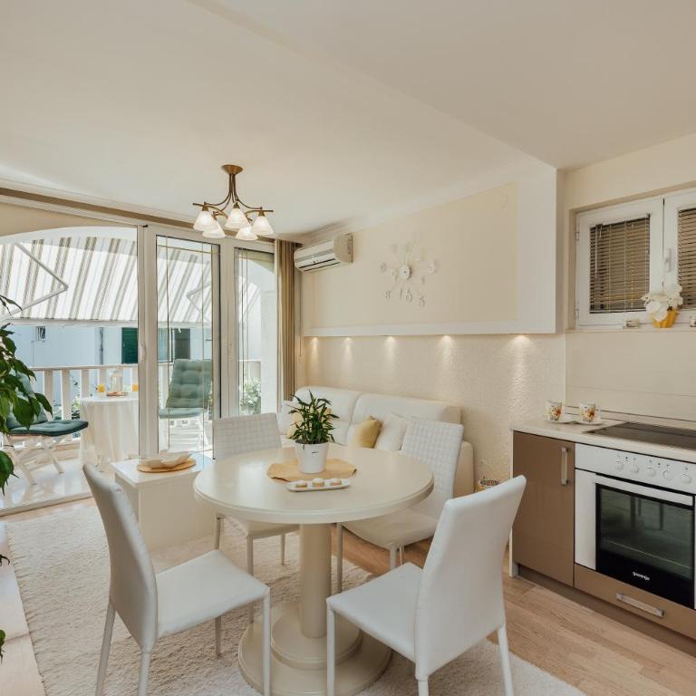 Apartments Porobic - Two-Bedroom Apartment - 14