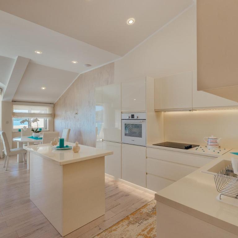 Apartments Porobic - Two-Bedroom Apartment with Sea View - 6