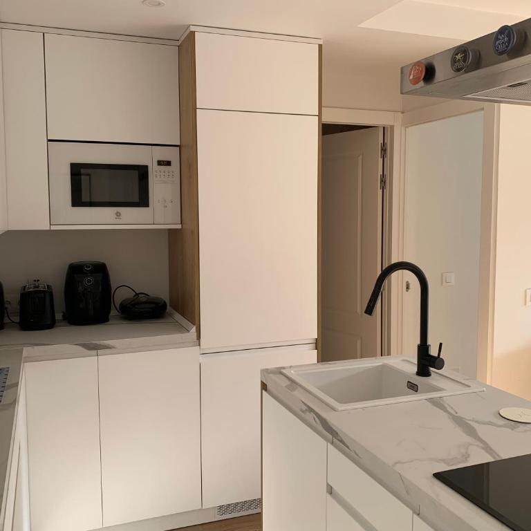 Piso en Arturo Soria para 5 personas cerca del Aeropuerto y de IFEMA no permitido alquiler turístico - Apartamento de 2 dormitorios - 9