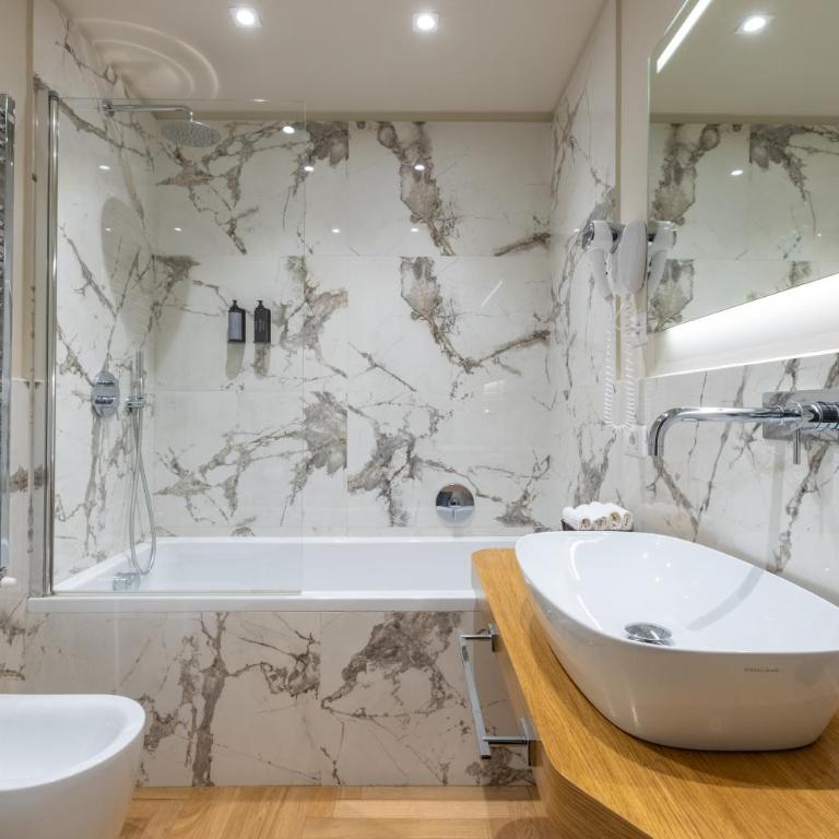 Suites Romae Rex - Camera Matrimoniale con Bagno Privato - 9