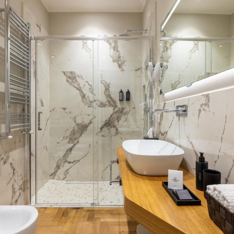 Suites Romae Rex - Camera Matrimoniale con Bagno Privato - 9
