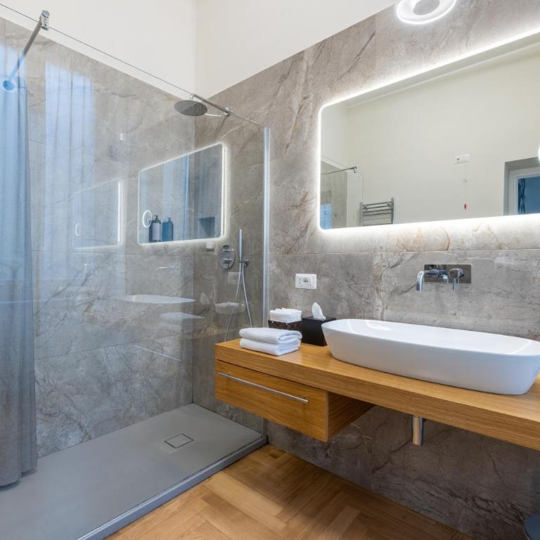 Suites Romae Rex - Camera Matrimoniale con Bagno Privato - 9