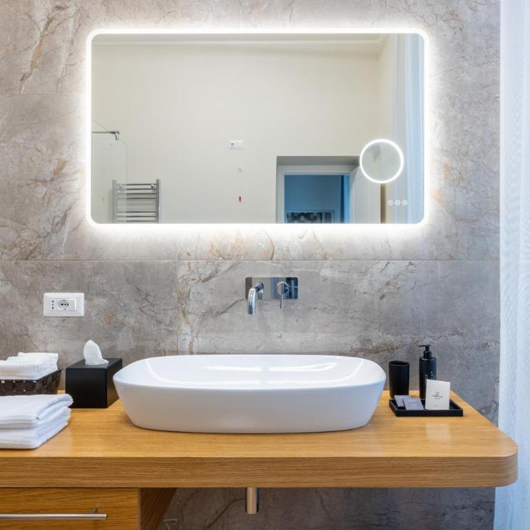 Suites Romae Rex - Camera Matrimoniale con Bagno Privato - 8