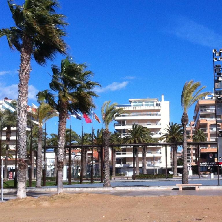 Grand appartement superbe vue mer, plage principale de Salou - Three-Bedroom Apartment - 5