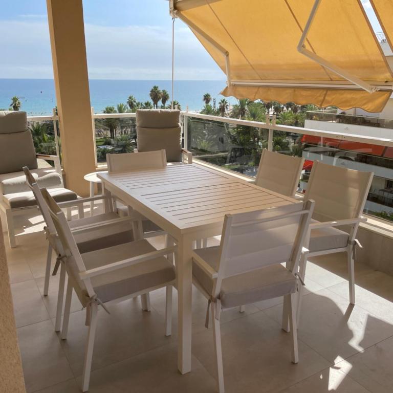 Grand appartement superbe vue mer, plage principale de Salou - Three-Bedroom Apartment - 12