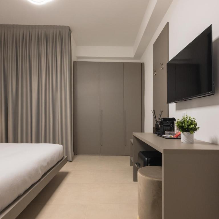 Luxury Station Suite - Standard King Room - 11