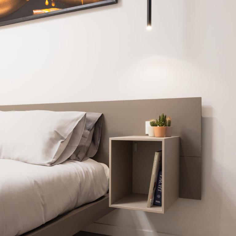 Luxury Station Suite - Standard King Room - 3