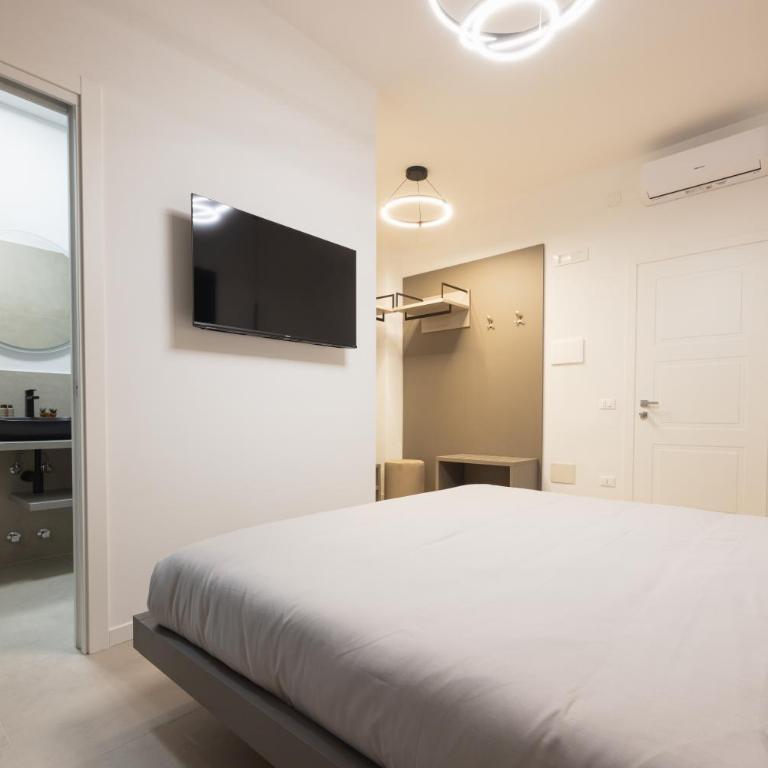 Luxury Station Suite - Standard King Room - 6