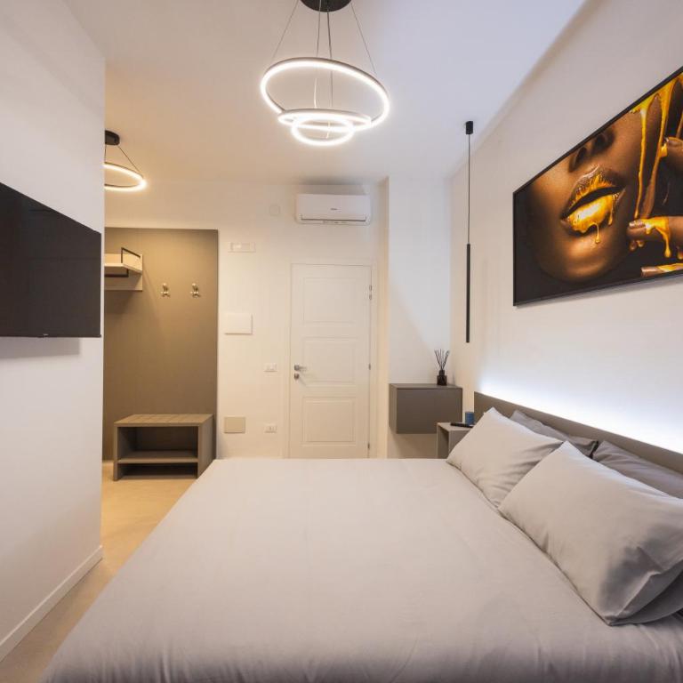 Luxury Station Suite - Standard King Room - 9
