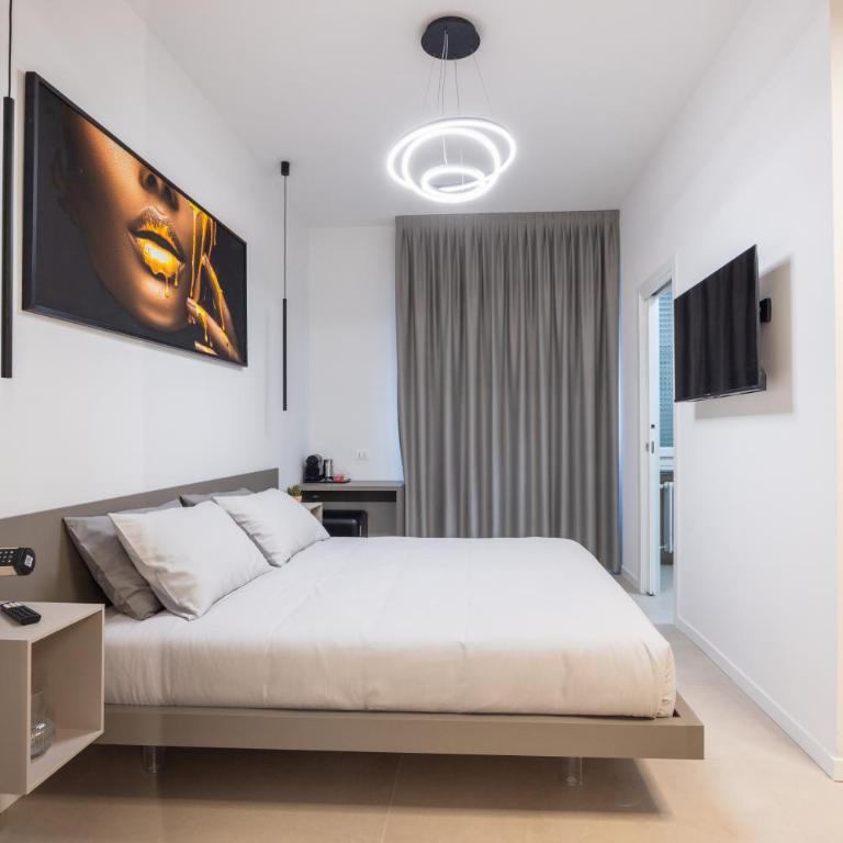 Luxury Station Suite - Standard King Room - 17