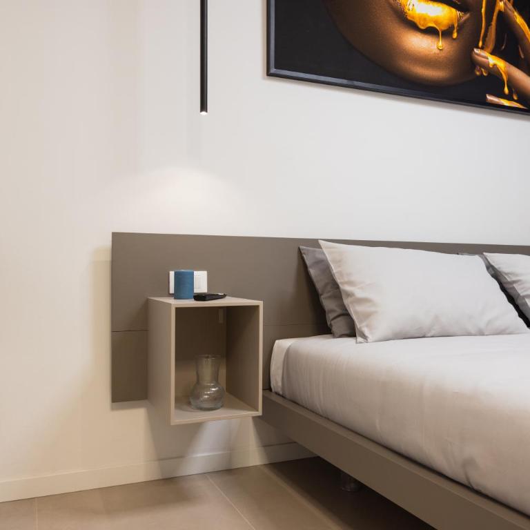 Luxury Station Suite - Standard King Room - 16
