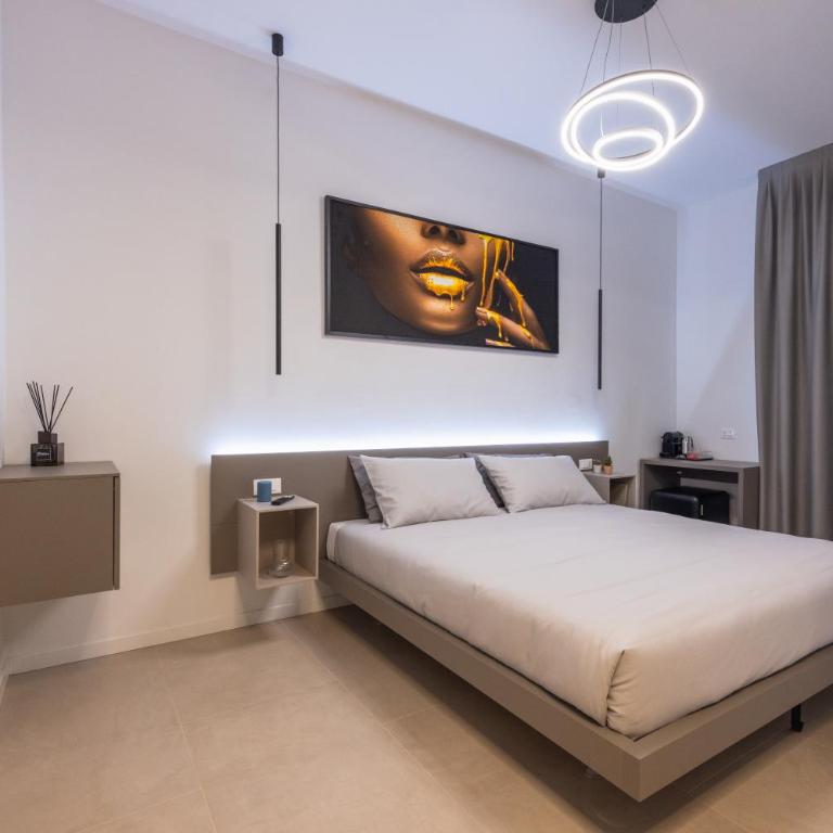 Luxury Station Suite - Standard King Room - 11
