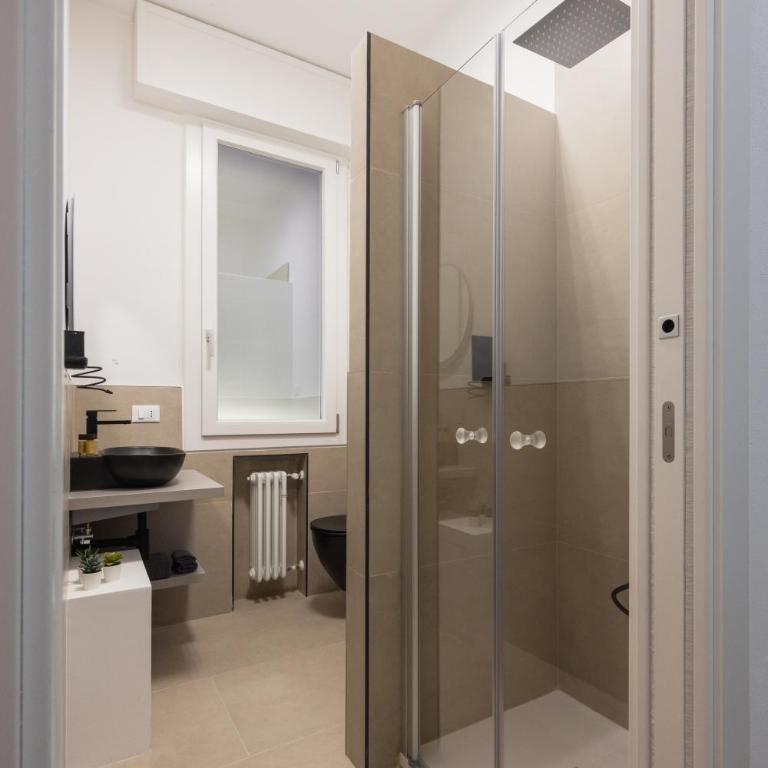 Luxury Station Suite - King Room - 6