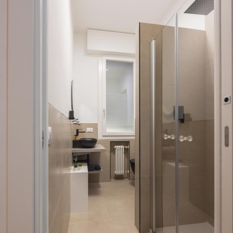 Luxury Station Suite - King Room - 10