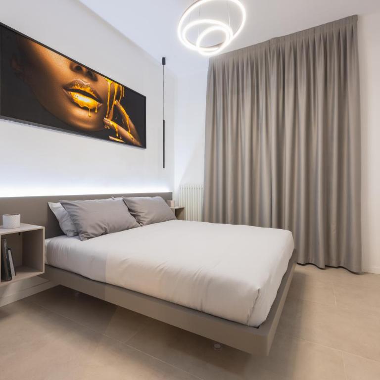 Luxury Station Suite - King Room - 12