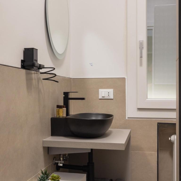 Luxury Station Suite - King Room - 16