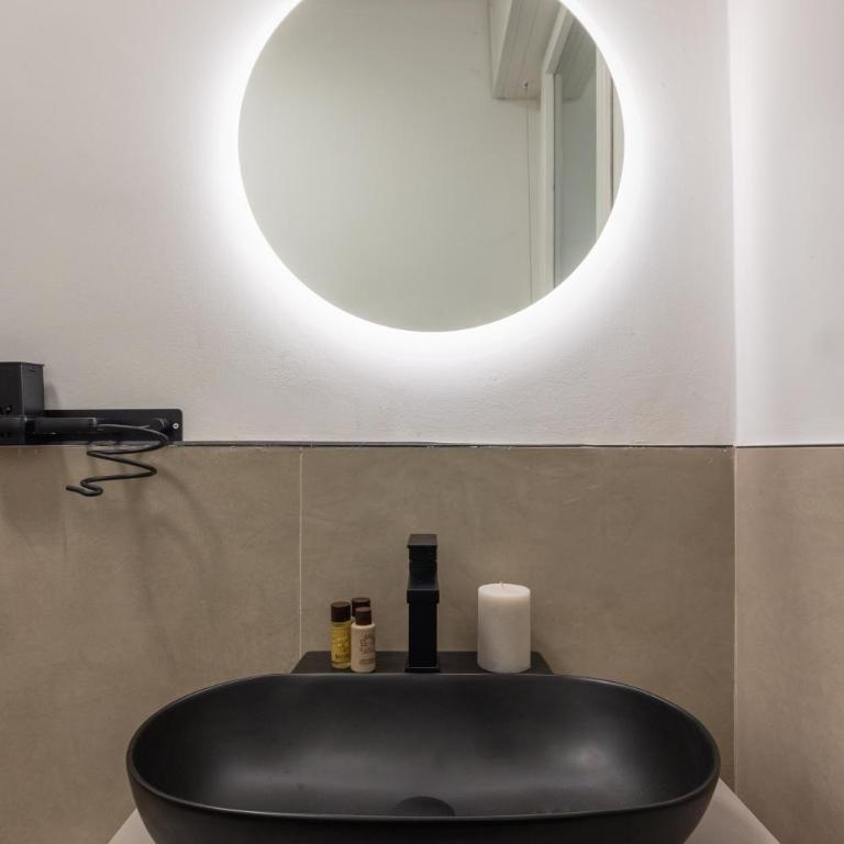 Luxury Station Suite - King Room - 15