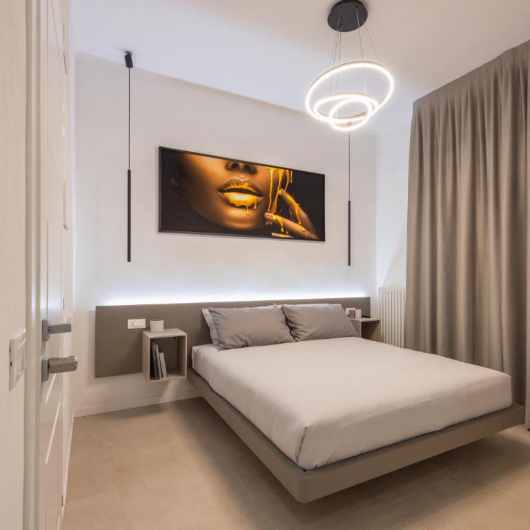 Luxury Station Suite - King Room - 14