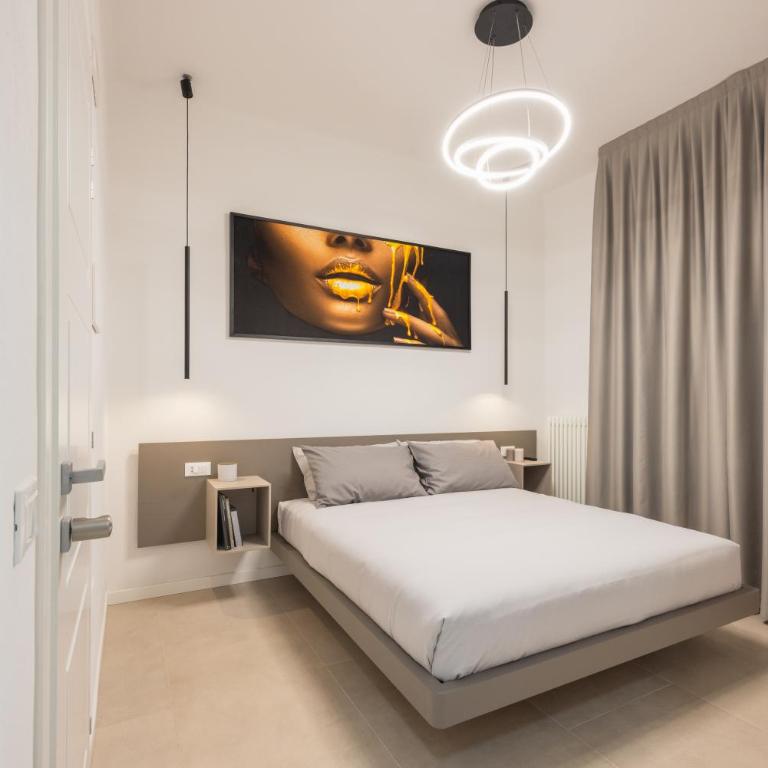 Luxury Station Suite - King Room - 1